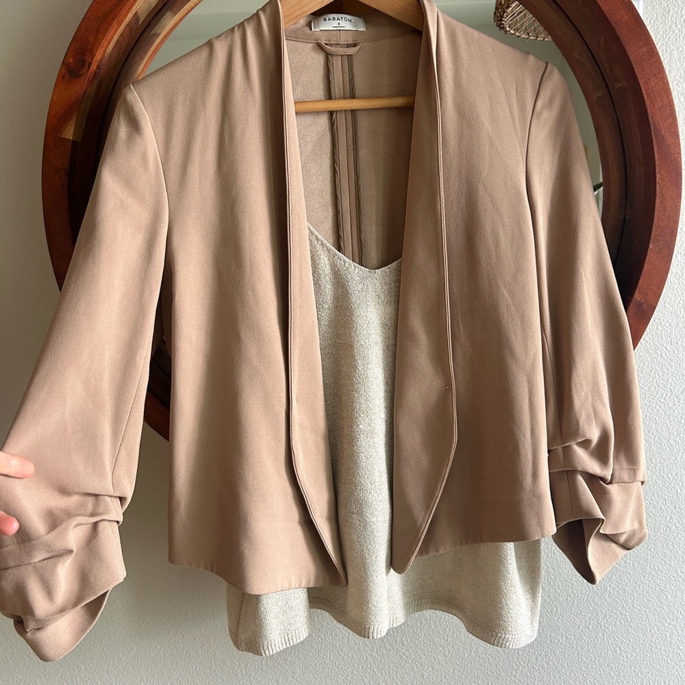 Aritzia Babaton brand new Nude tan  Cropped Blazer 2 small